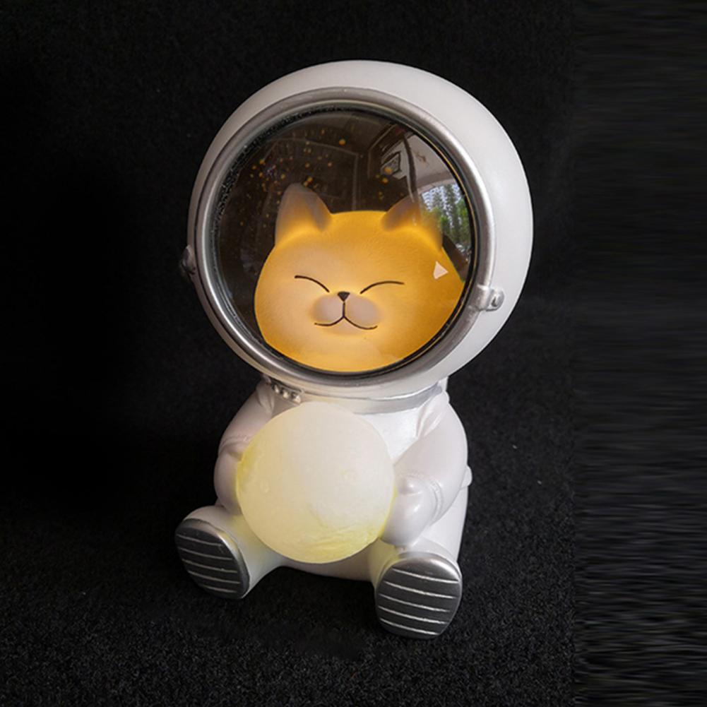 Lovely Astronaut Lamp